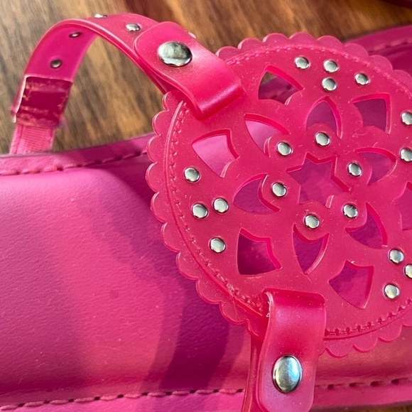 Torrid Sandal Shoes 8 Pink Medallion T Strap Slip On Faux Leather Preppy Hippie - Picture 6 of 12